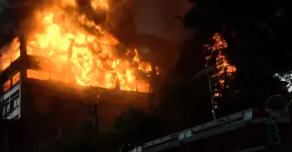 সাত ঘণ্টায়ও নিয়ন্ত্রণে আসেনি চট্টগ্রামের কারখানার আগুন, কাজ করছে ২০ ইউনিট